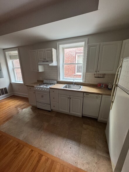 Building Photo - 4616 Spruce St