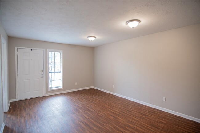 Building Photo - 1902 Woodsman Dr
