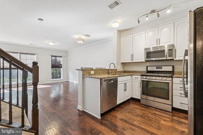 Building Photo - 15262 Torbay Way