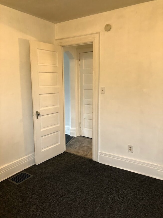 Building Photo - 1977 Prospect Ave