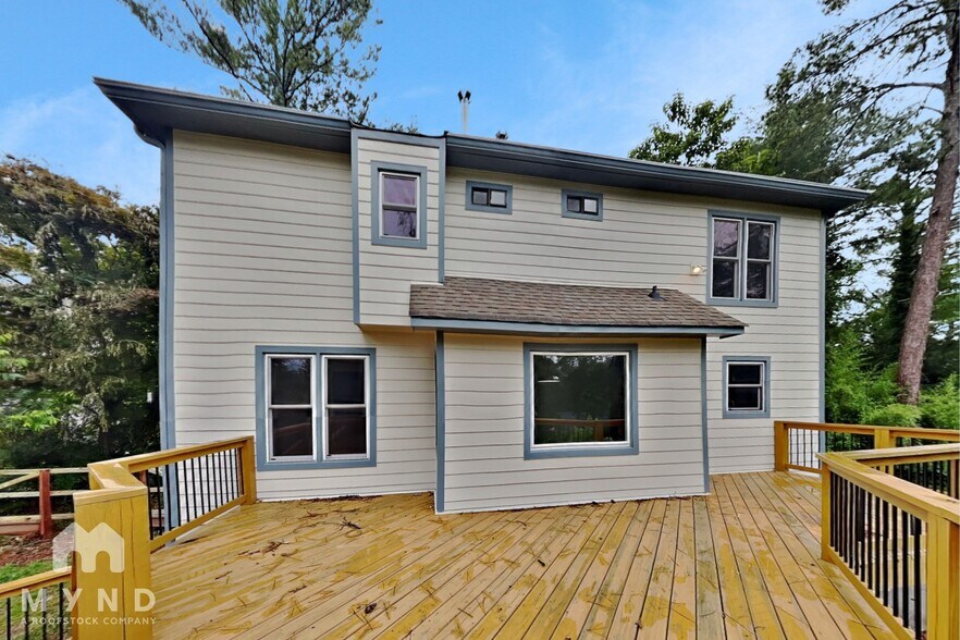 Building Photo - 4915 Willow Ln