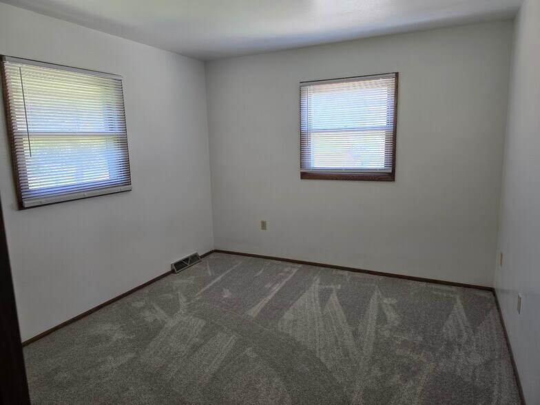 Building Photo - 391 Willow Grove Dr