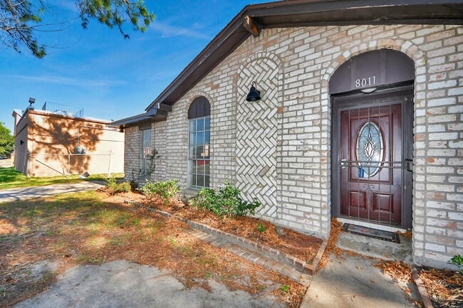 Building Photo - 8011 La Roche Ln