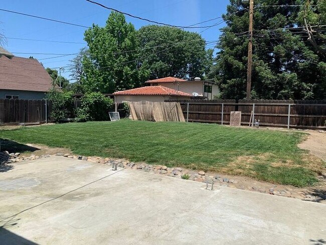 Building Photo - Charming Beverly Glen Home for Rent!
