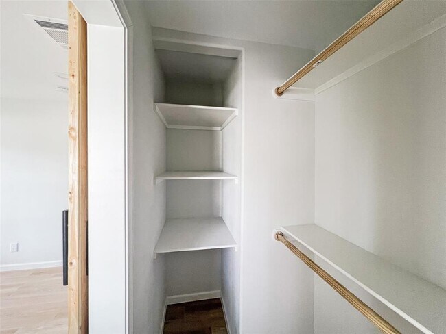 Building Photo - 7736 Croftwood Dr