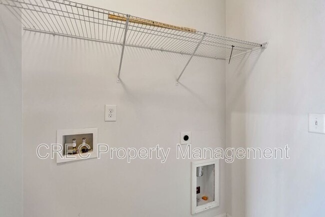 Building Photo - 268 Witch Hazel St