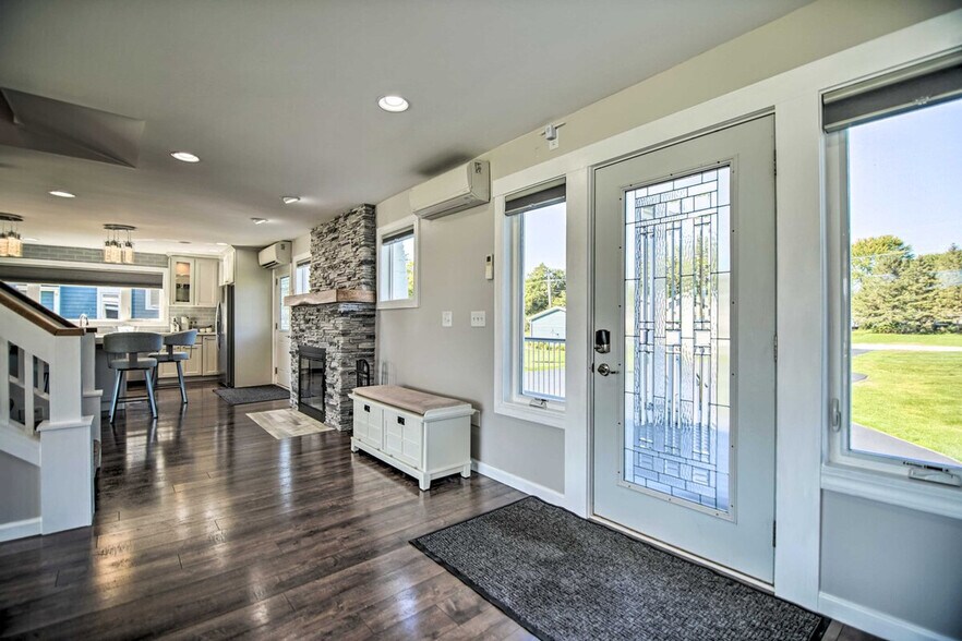 Primary Photo - 2712 Shorewood Dr