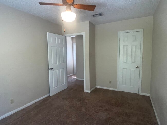 Building Photo - LARGE 4 BEDROOM BELTON ISD