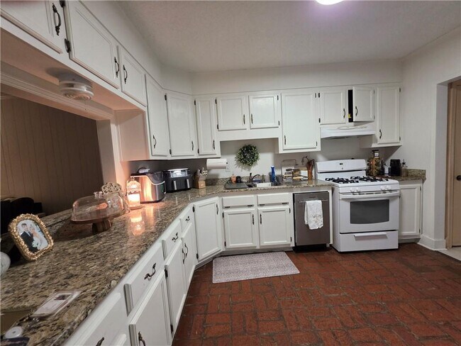 Building Photo - 3551 Baumhauer Rd