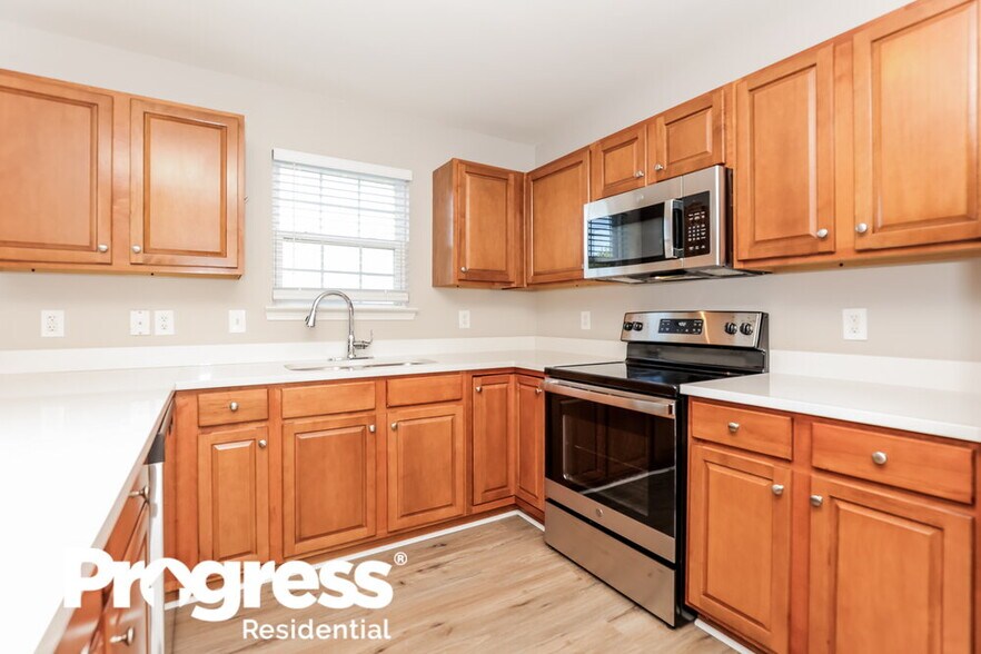 Building Photo - 3014 Commonwealth Dr