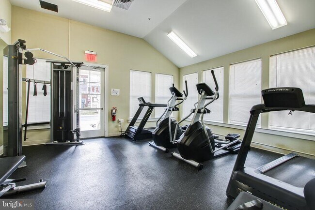 Building Photo - 426 Exchange Avenue