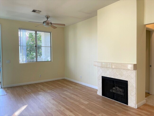 Building Photo - Beautiful Rancho San Diego Condo!