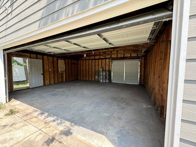 Building Photo - 951 N Bradley Ave