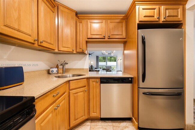 Building Photo - 100 Edgewater Dr