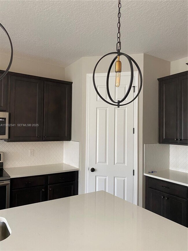 Building Photo - 125 Lake Smart Cir