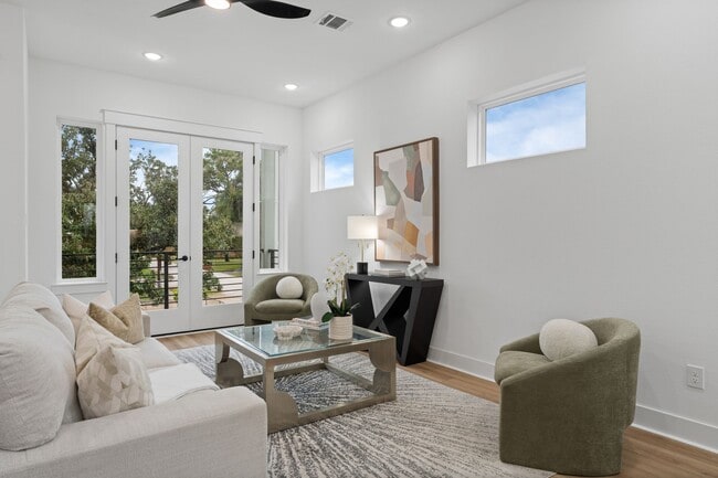 Building Photo - 717 Janisch Rd