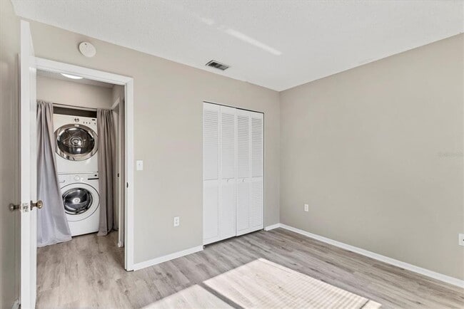 Building Photo - 7866 Eagle Creek Dr