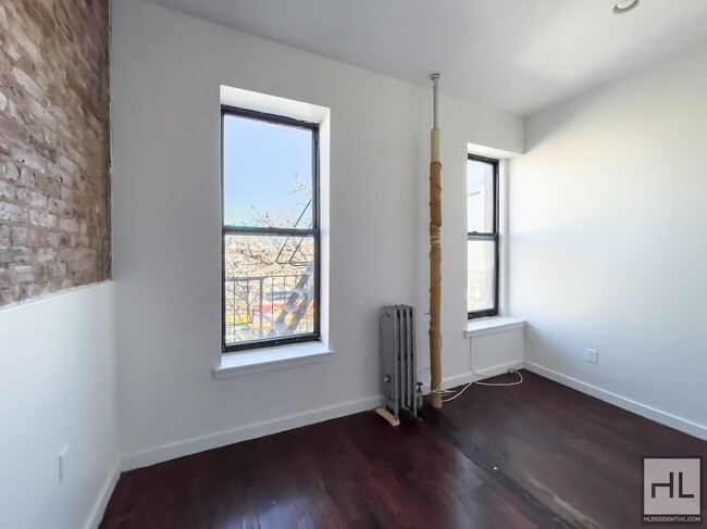 Building Photo - BEDFORD AVENUE / Spacious 3-Bed 1-Bath / G...