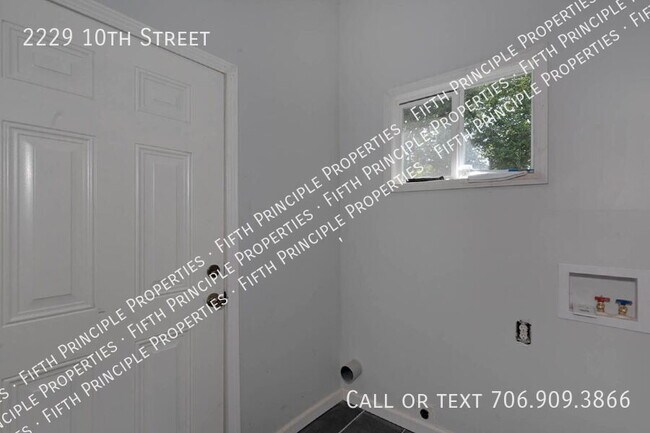 Building Photo - 2229 10th St