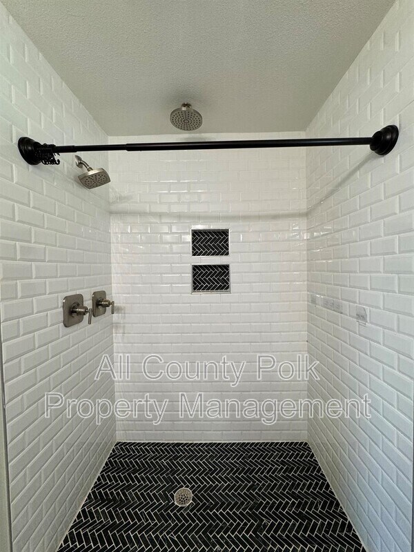 Building Photo - 572 Adriel Ave