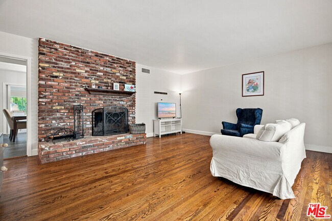 Building Photo - 110 S Elwood Ave