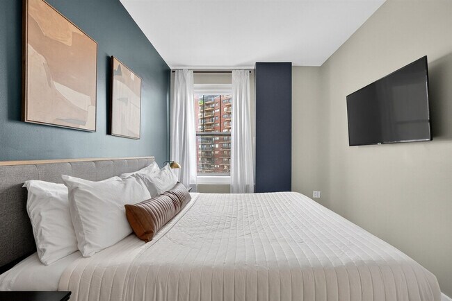 Building Photo - 400 Walnut St