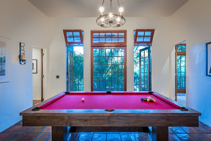 heading downstairs.. - 2942 Passmore Dr