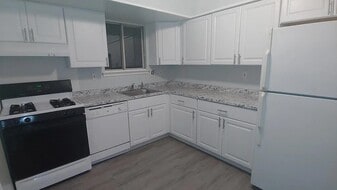 Building Photo - 4556 Winding Brook Dr