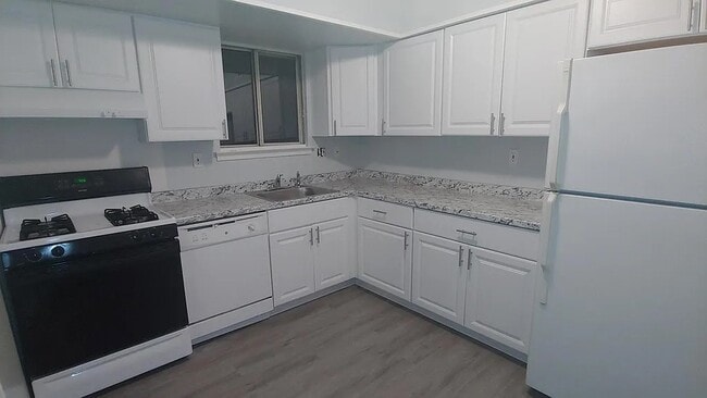 Building Photo - 4556 Winding Brook Dr