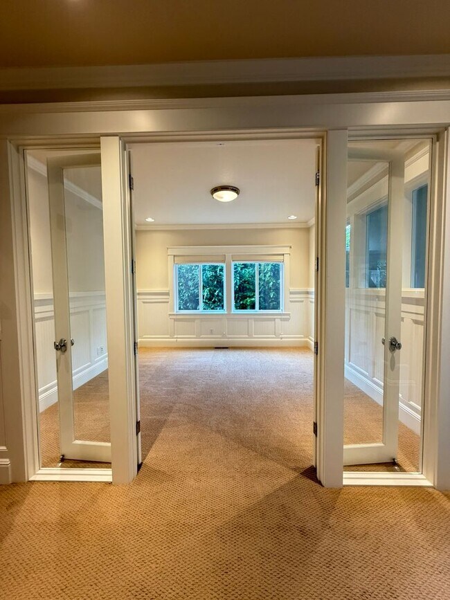 Building Photo - Gorgeous Custom Home In the Uplands Neighborhood. 4bd plus office. 2944sf.