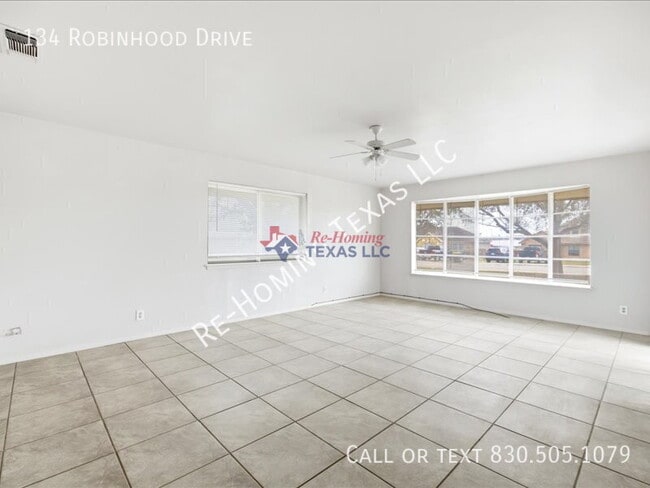 Building Photo - 134 Robinhood