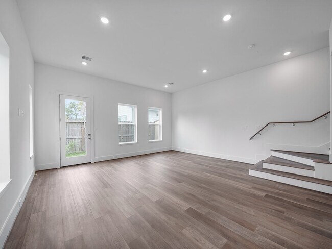 Building Photo - 7504 Carver Rd
