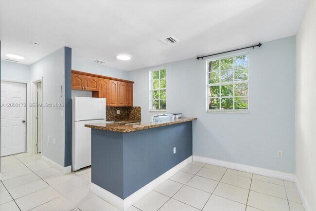 Building Photo - 536 NE 62nd St