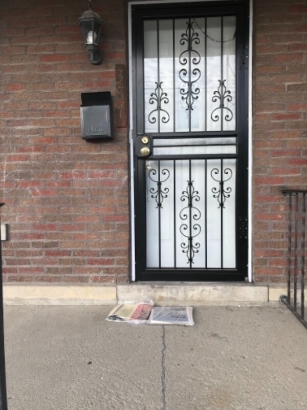 Building Photo - 387 St Clair Ave