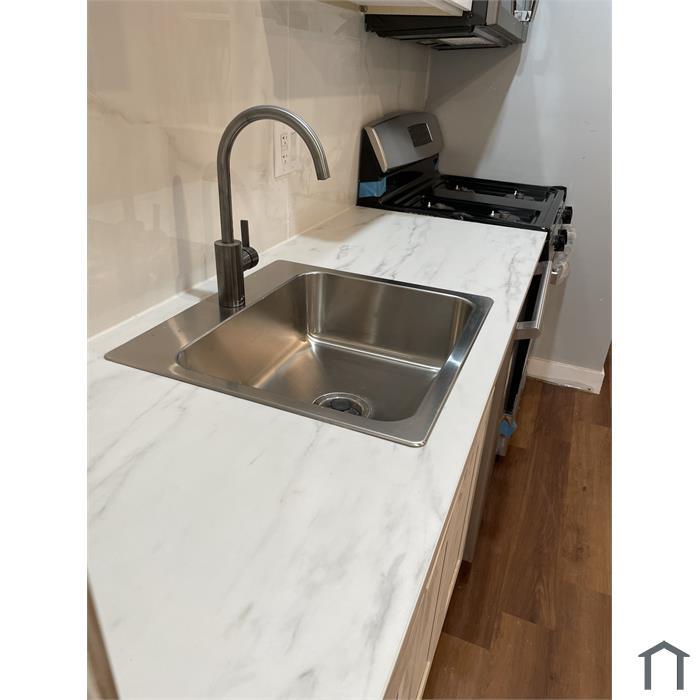 Building Photo - 1926 Naylor Rd SE