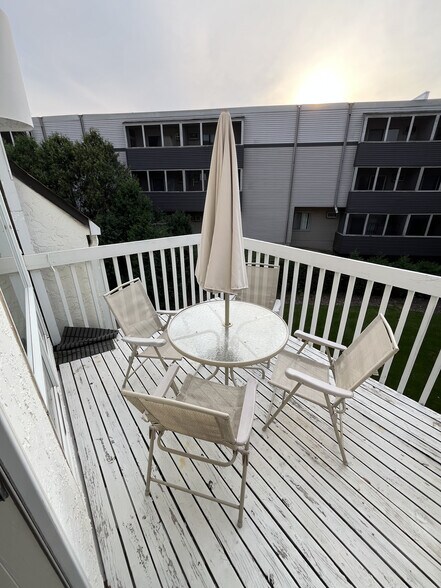 Deck - 3055 Lake Shore Dr