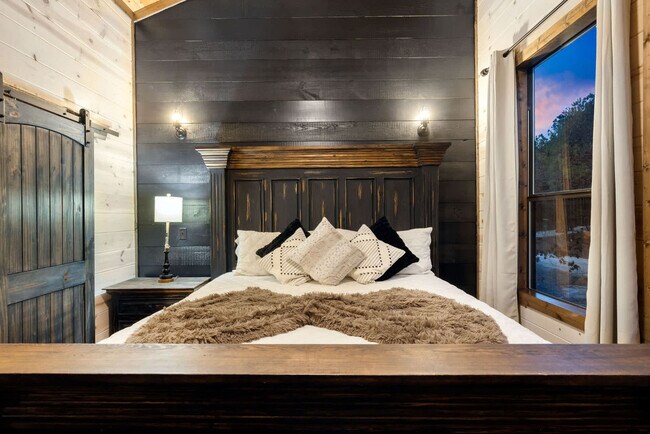 Building Photo - 222 Lost Creek Trl