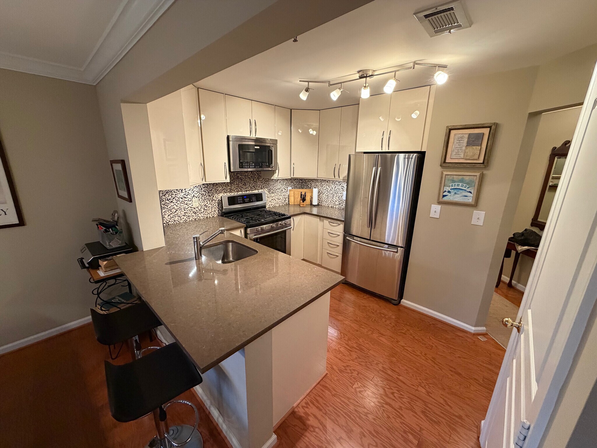 Kitchen - 5565 Seminary Rd