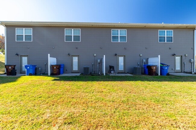 Building Photo - 932 Warrior Hill Dr