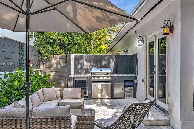 Building Photo - 1000 10th St