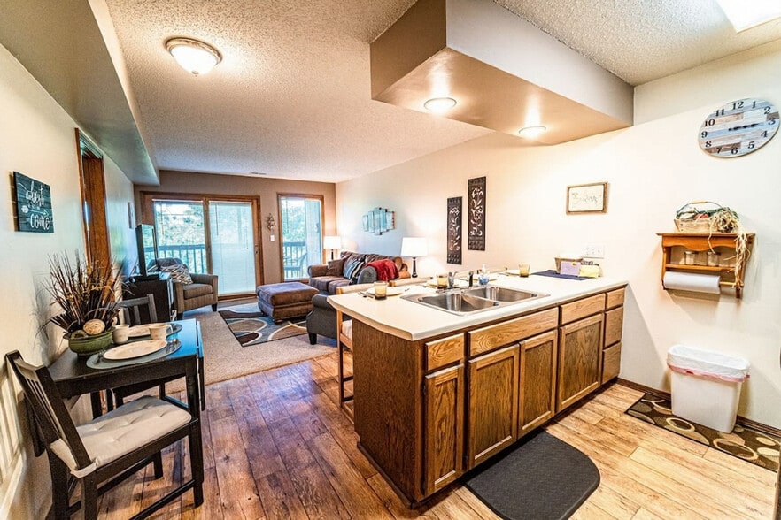 Building Photo - 5 Chandler Ln