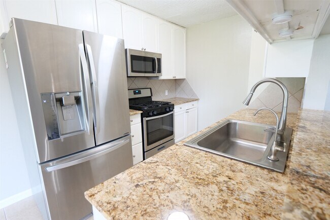 Building Photo - 5331 Inwood Dr