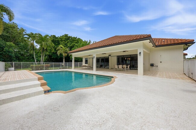 Building Photo - 8717 Estate Dr