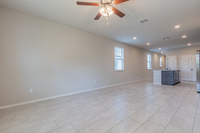 Building Photo - 10110 Jardin Verde