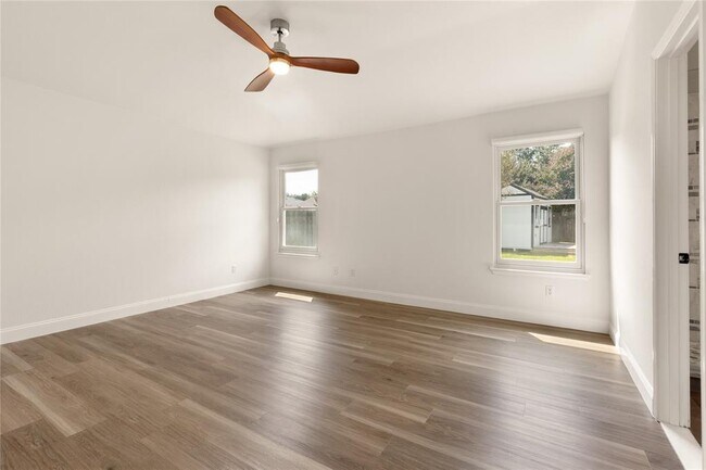 Building Photo - 2652 Bradley Ln