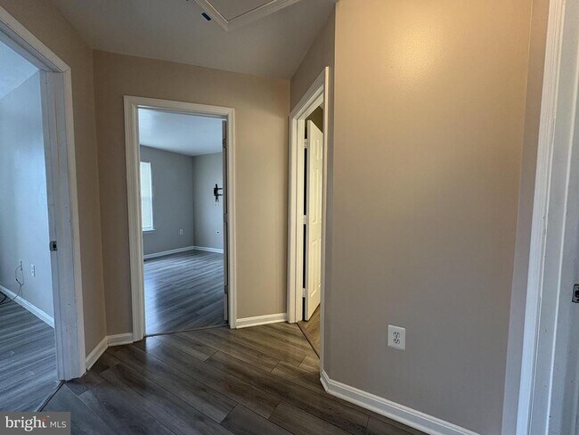 Building Photo - 4005 Blakney Ln SE