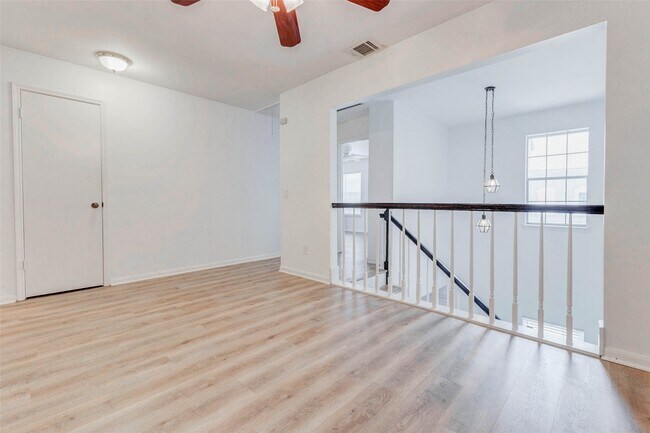 Building Photo - 10720 Briar Forest Dr