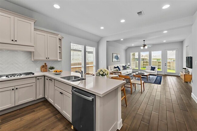 Building Photo - 176 Plumbago Loop