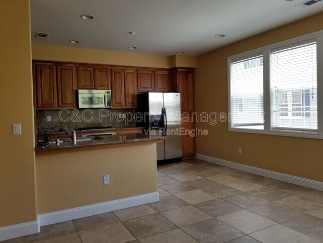 Building Photo - 3687 Whitworth Dr