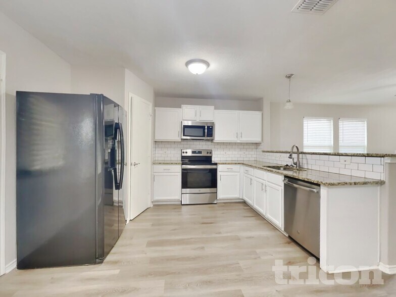 Building Photo - 6647 Hartnet Fields